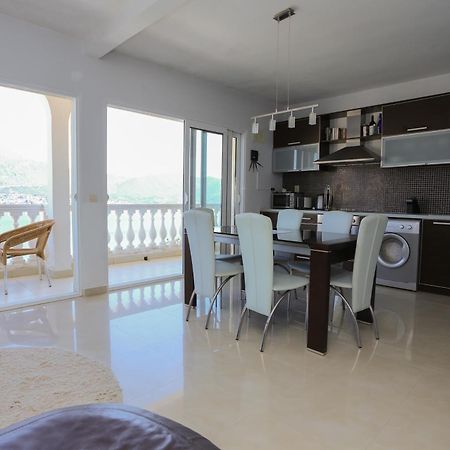 Mountain Bay Views Apartments Njivice Bagian luar foto